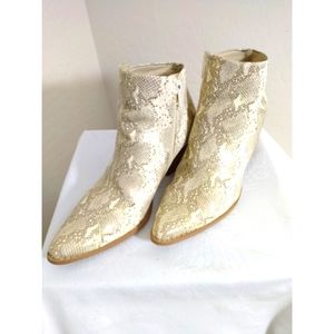 COCANUTS by MATISSE Ankle Boots